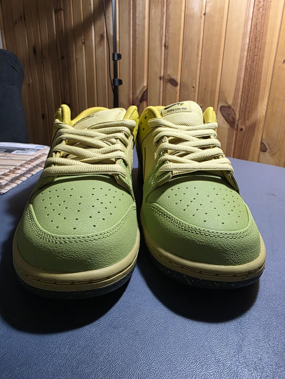 Nike Athletic Sneakers in Lime Green Nike Dunk SB LOW "Saffron", Size 10m.